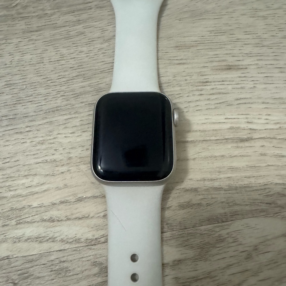 Apple Smartwatch with Silver Case and White Band - Picture 3 of 11